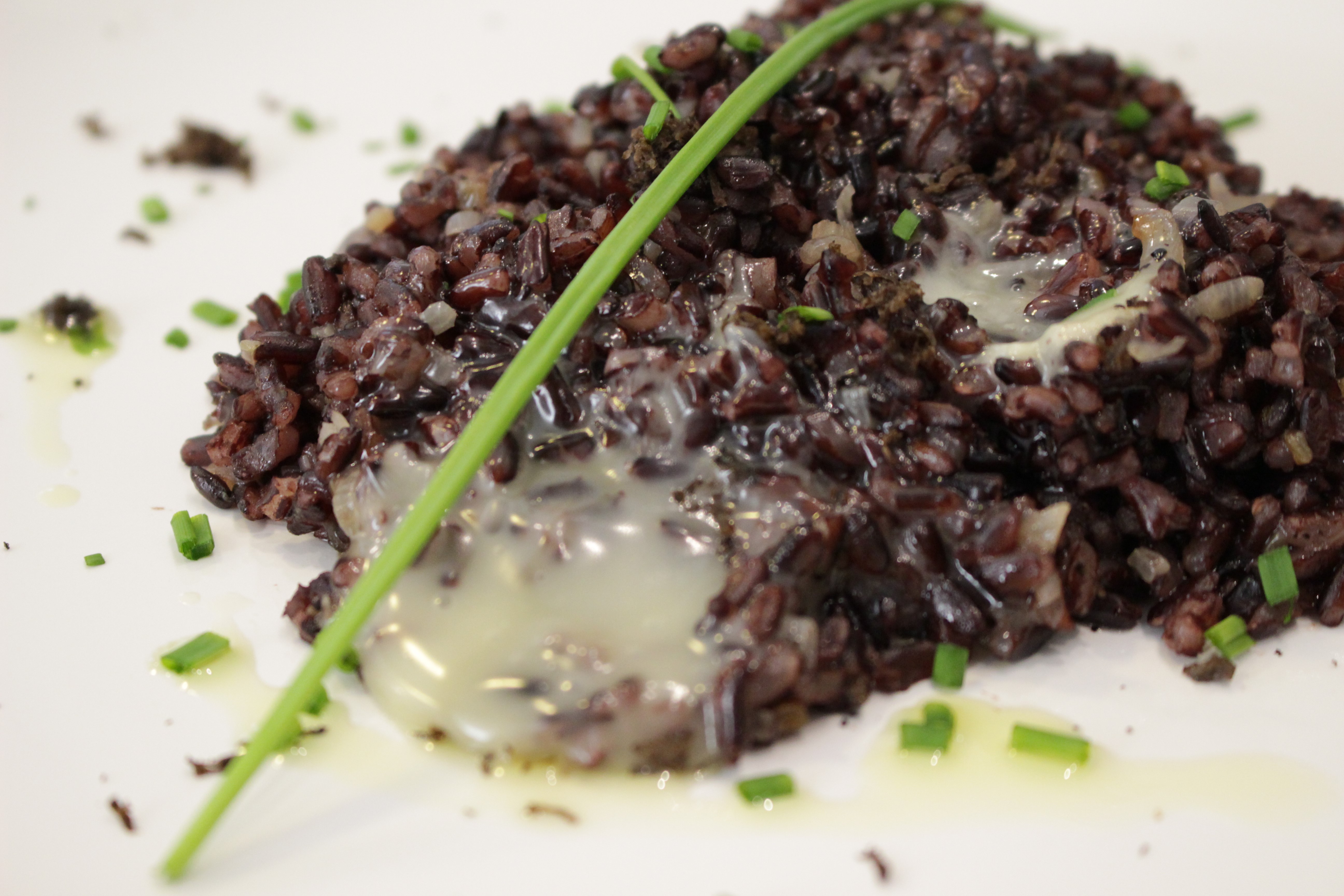 Arroz venere con Torta del Casar, tortitas de pato al estilo pekinés, peras asadas con mousse ligera de toffe